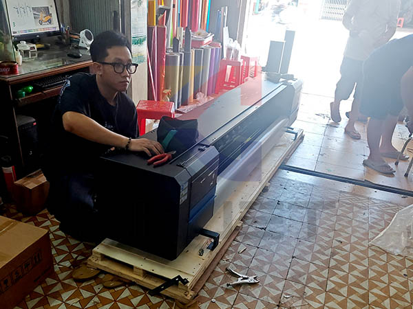 Cao Khoa bàn giao máy in quảng cáo 1m7 đầu phun i3200 tại Sóc Trăng