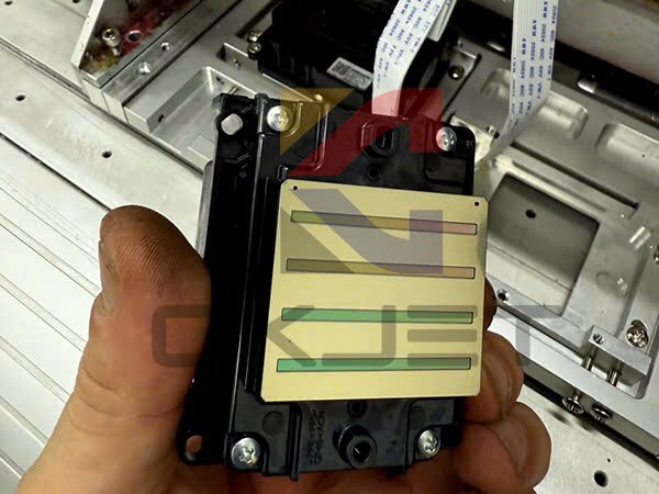 Cao Khoa bàn giao máy in quảng cáo 1m7 i3200 cho Khách Đắk Nông 96
