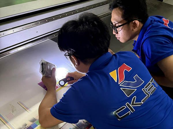 Cao Khoa bàn giao máy in UV 3020 nằm ngủ 20 năm lên làm việc kiếm lúa siêu xịn