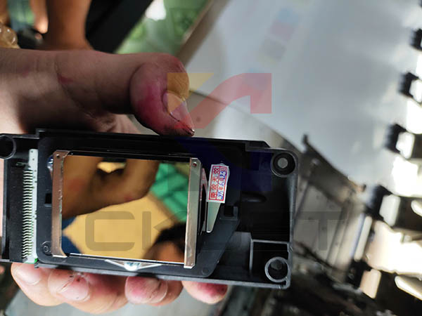 Cao Khoa đã lắp xong đầu phun DX5 cho anh Khách tại Bình Phước