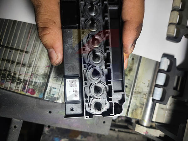 Cao Khoa lắp đầu phun DX5 cho anh Khách ở Bình Thạnh TPHCM