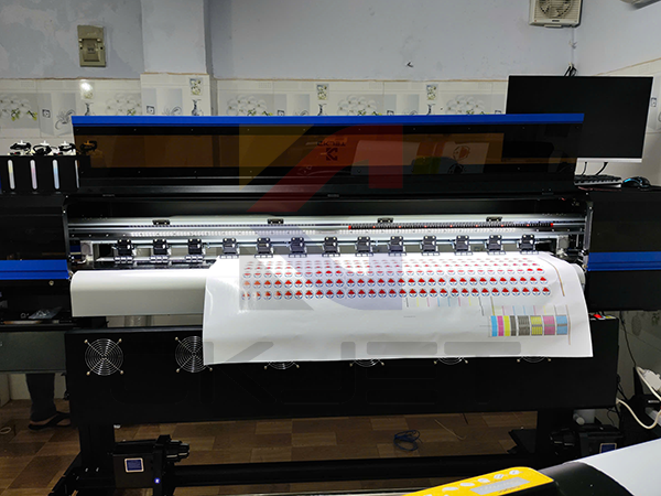 Cao Khoa lắp máy in decal quảng cáo CK JET khổ 1m7 cho Anh Khách tại Thủ Đức 7698