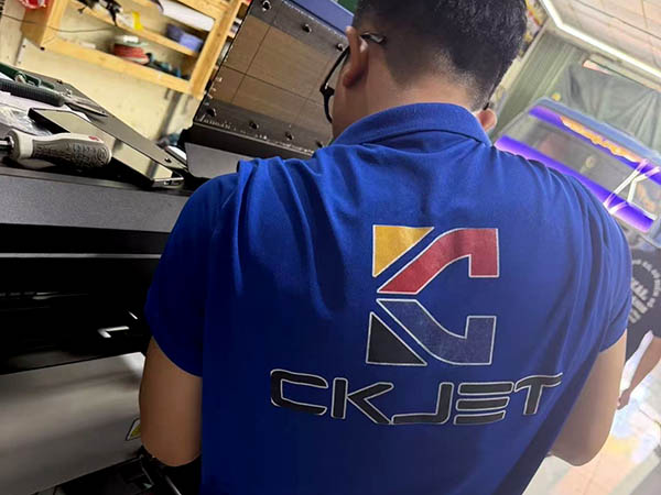 Cao Khoa lắp máy in quảng cáo CK JET 1701 cho Khách tại KRông năng ĐakLak