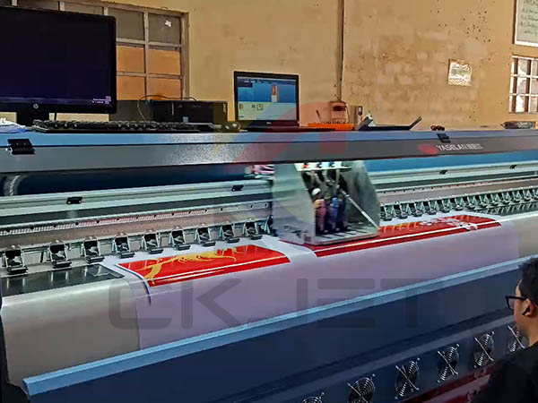 Cao Khoa vừa lắp máy in CK JET 3m2 đầu Konica 512i 576