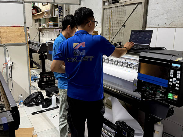 Cao Khoa lắp ngay máy in 1902UV cho anh Khách ở Bình Chánh siêu mượt 9809