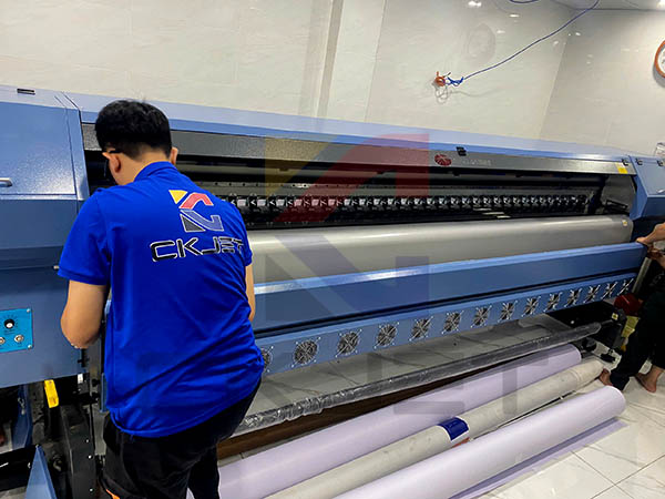 Cao Khoa đã lắp máy in quảng cáo CK JET 3m2 đầu Konica 512i cho anh Khách tại Sài Gòn