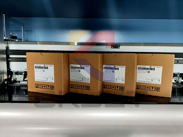 Cao Khoa lắp máy in quảng cáo khổ 3m2 đầu Konica512i-4H tại KCN Đức Hòa 4656