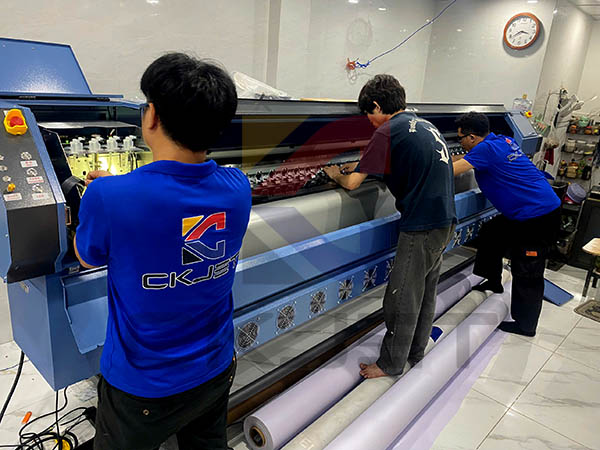 Máy in quần áo bóng đá giá bao nhiêu trên thị trường hiện nay?