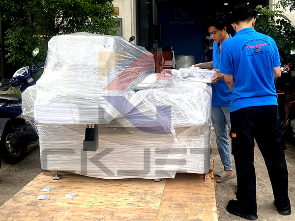 Máy in UV phẳng giá bao nhiêu và loại nào rẻ tốt nhất hiện nay?