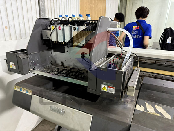 Máy UV Docan khổ 2m*3m nằm yên 20 năm cho Anh Khách tiếp tục kiếm lúa 9
