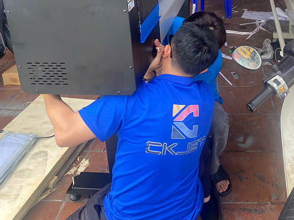 Mẹo mua máy in logo áo thun để tối ưu hóa quy trình sản xuất