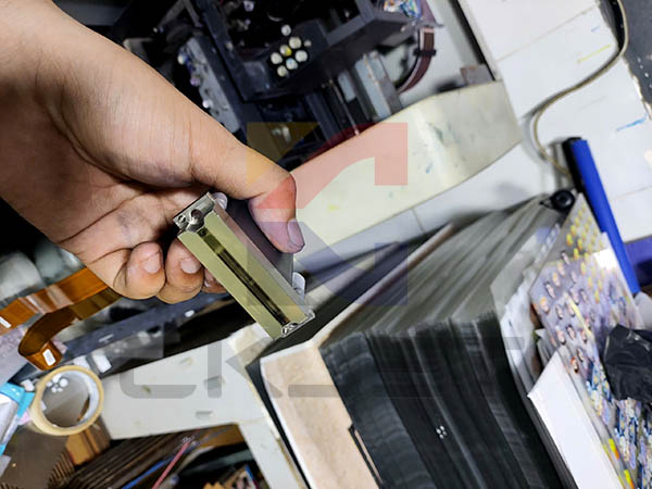 Cao Khoa thay đầu phun G4 máy in Mimaki anh Khách tại Thủ Đức TPHCM 3